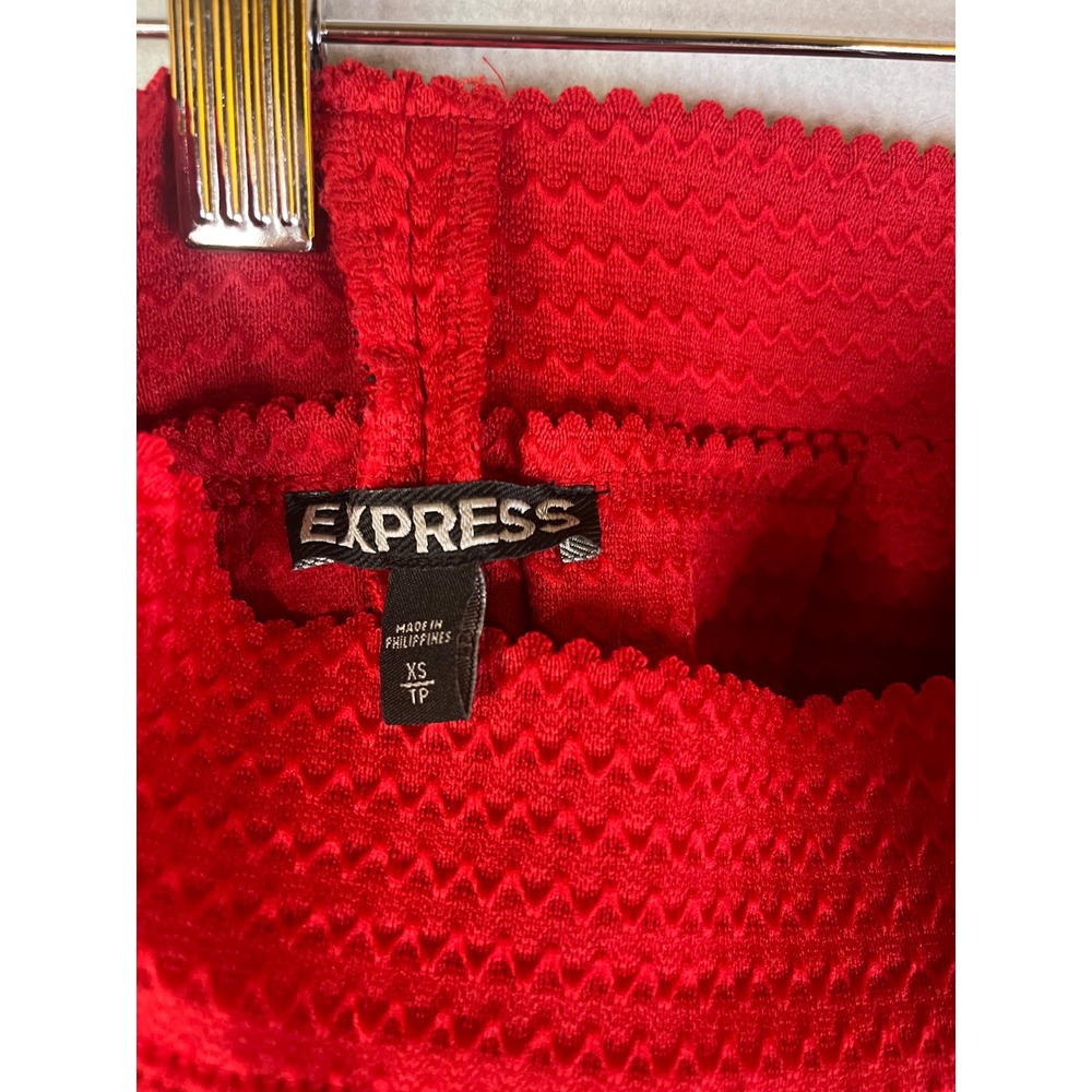 Express women's red textured structured pleated mini skirt Sz XS EUC Y2K preppy - Picture 3 of 5